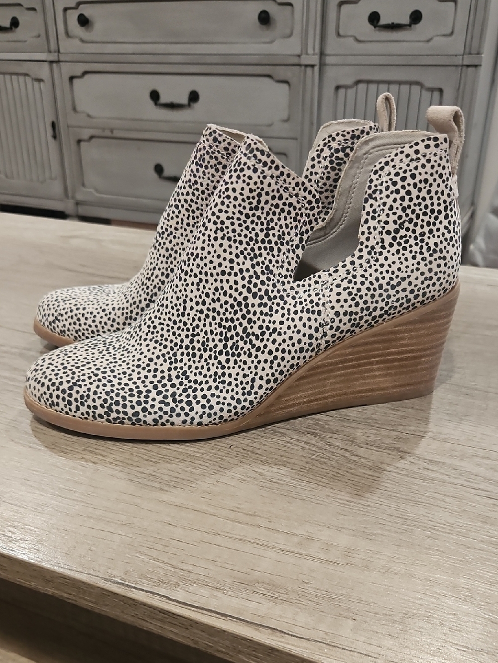 TOMS Women's Kallie Wedge Booties Macadamia Mini Cheetah print woman's size 7